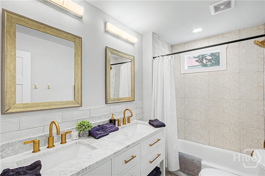 221 W Duffy Street Property Photo 39
