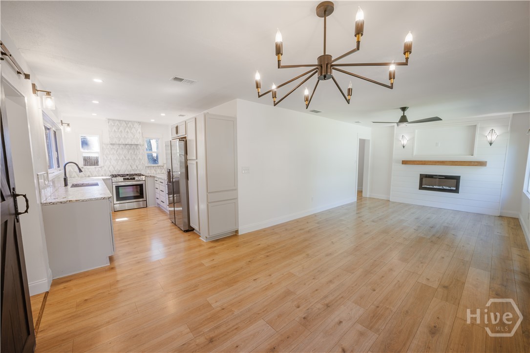 2325 E 40th Street Property Photo 5