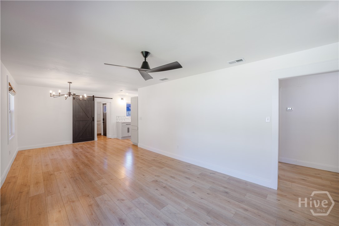 2325 E 40th Street Property Photo 6