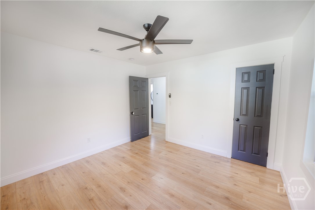 2325 E 40th Street Property Photo 15