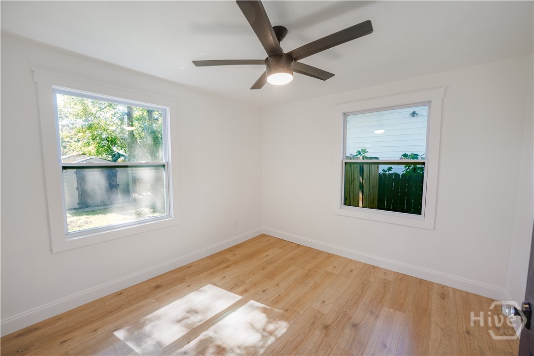 2325 E 40th Street Property Photo 17