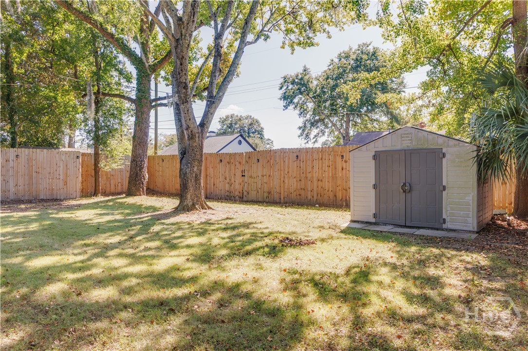 2325 E 40th Street Property Photo 29