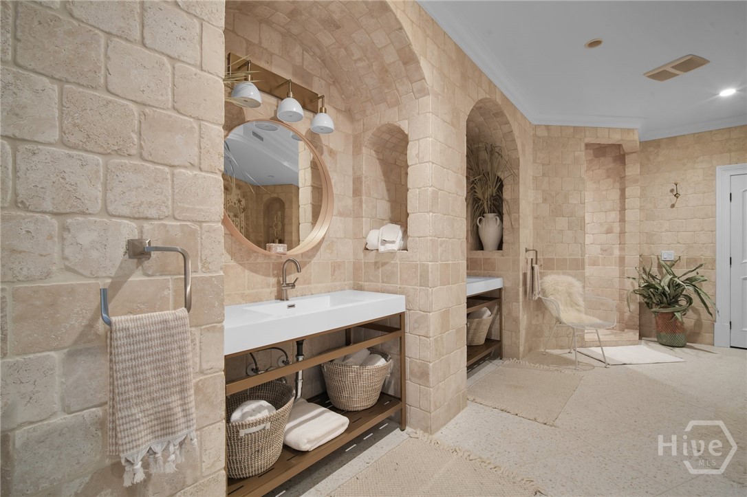 160 Oatland Island Road B Property Photo 14