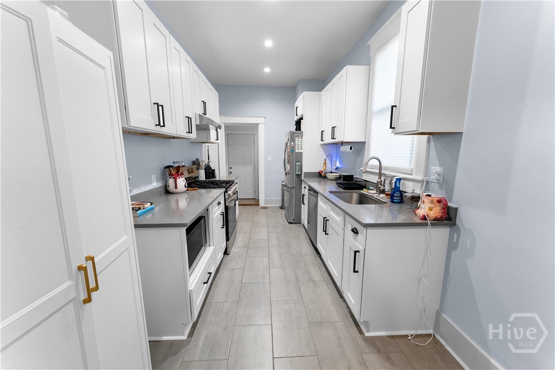 537 E 40th Street Property Photo 11