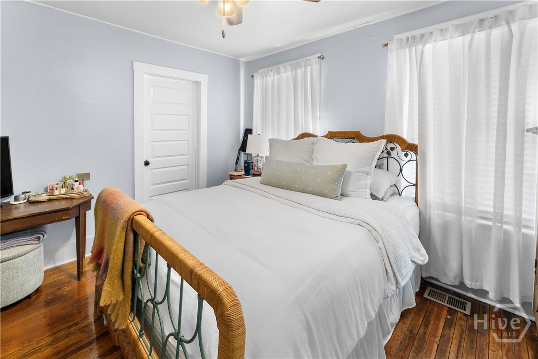 537 E 40th Street Property Photo 14