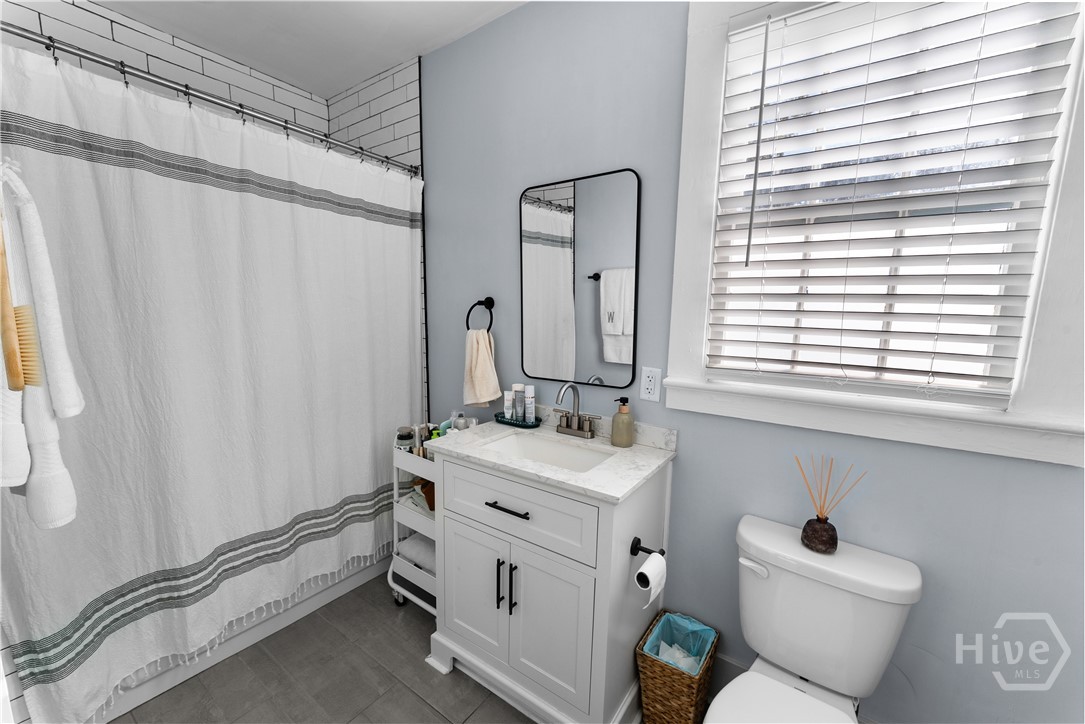 537 E 40th Street Property Photo 16