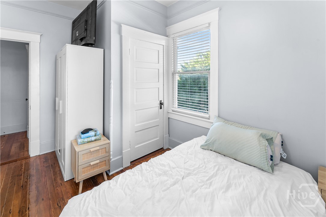 537 E 40th Street Property Photo 18