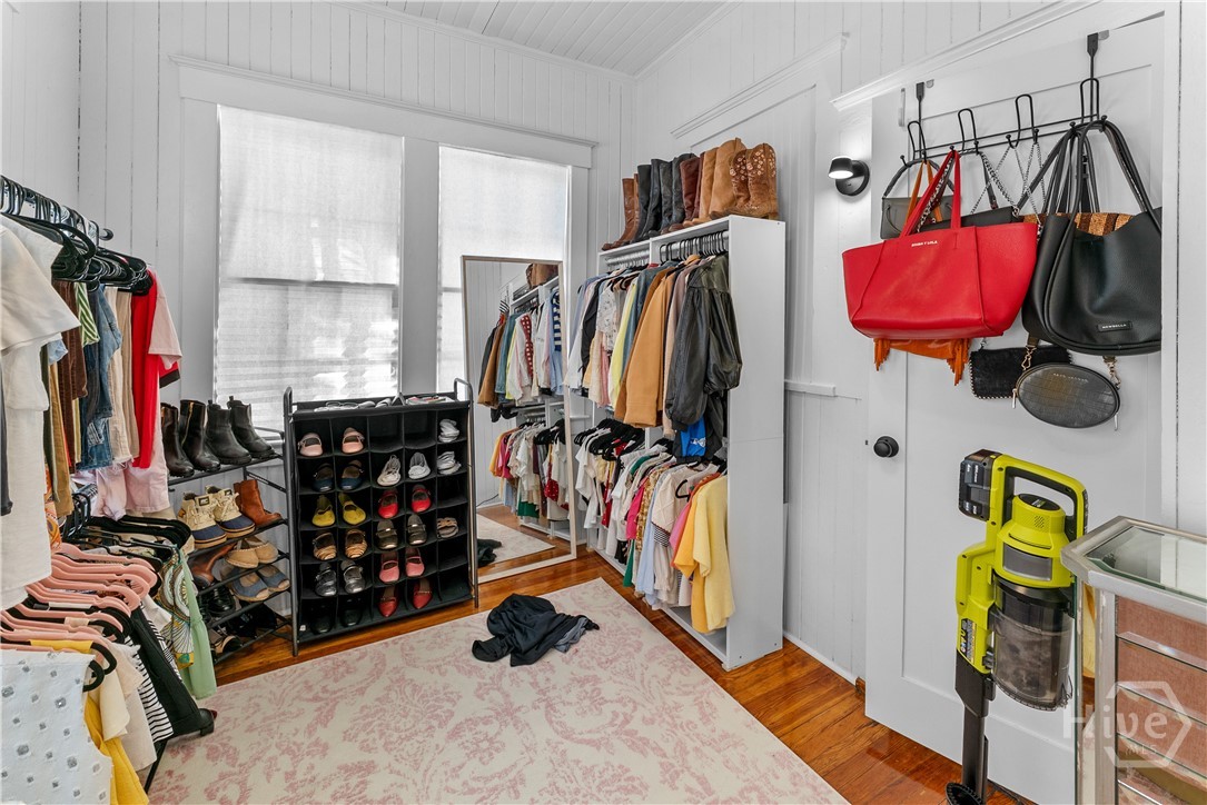 537 E 40th Street Property Photo 51
