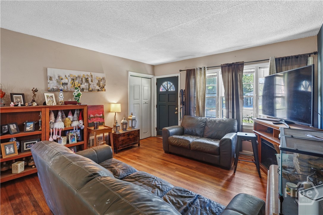 1802 E 59th Street Property Photo 3