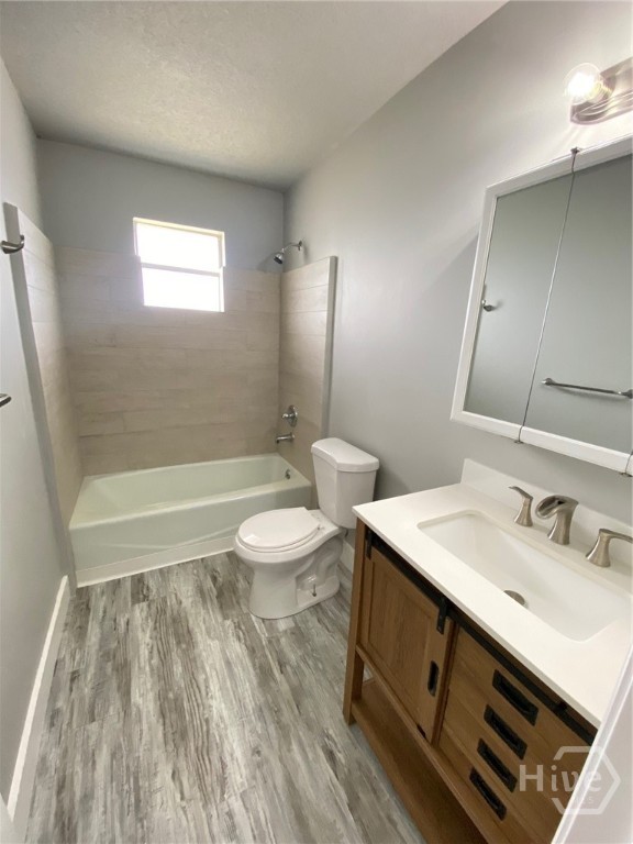 113 Woodhouse Lane D Property Photo 8
