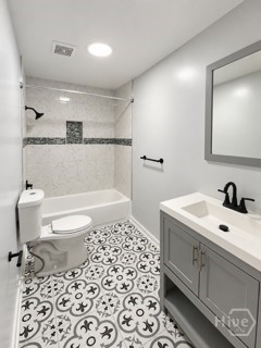 729 E Waldburg Street Property Photo 8