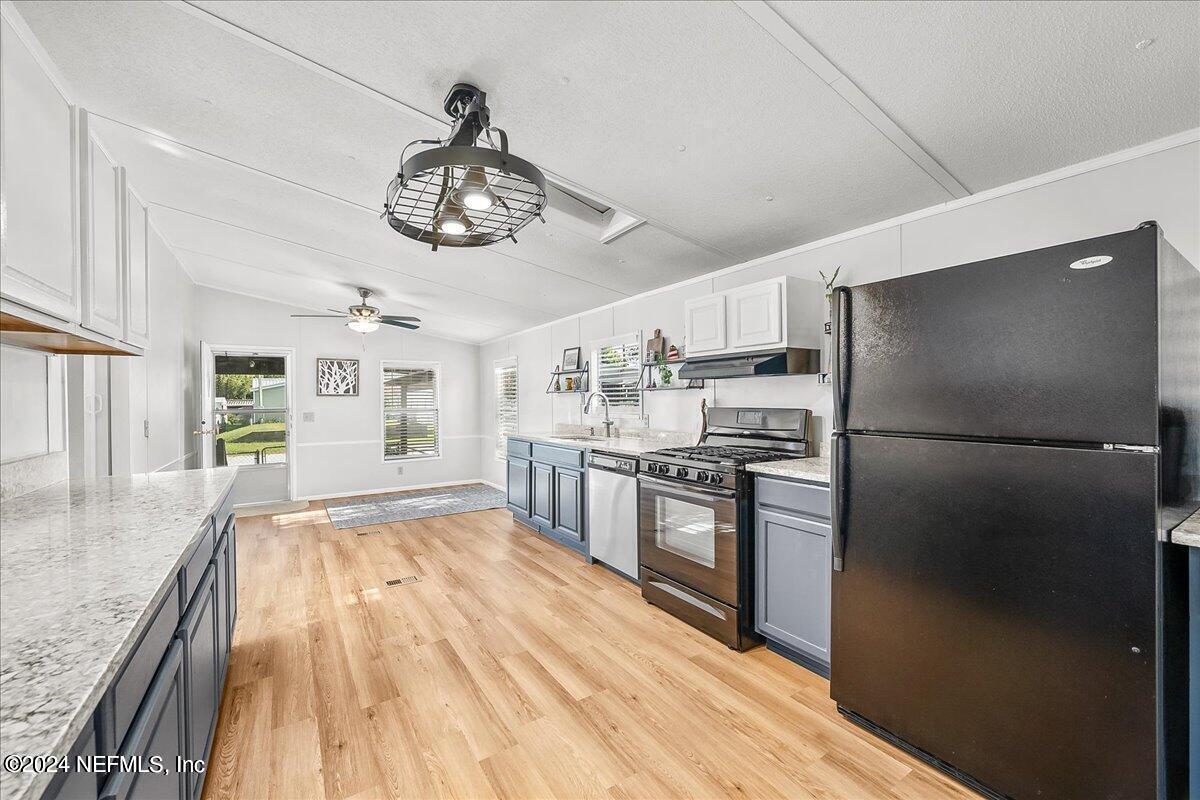 120 Pine Street Property Photo 4