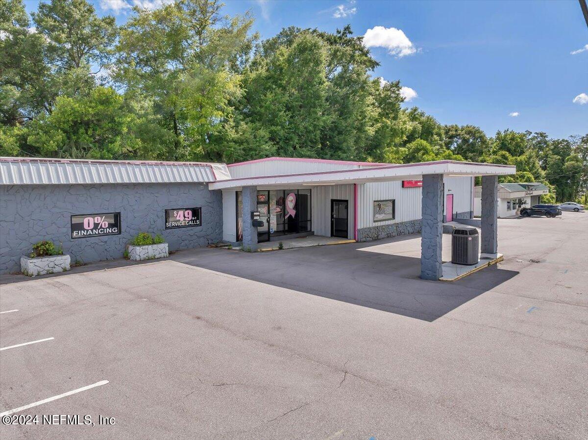 95 E John Sims Parkway Property Photo