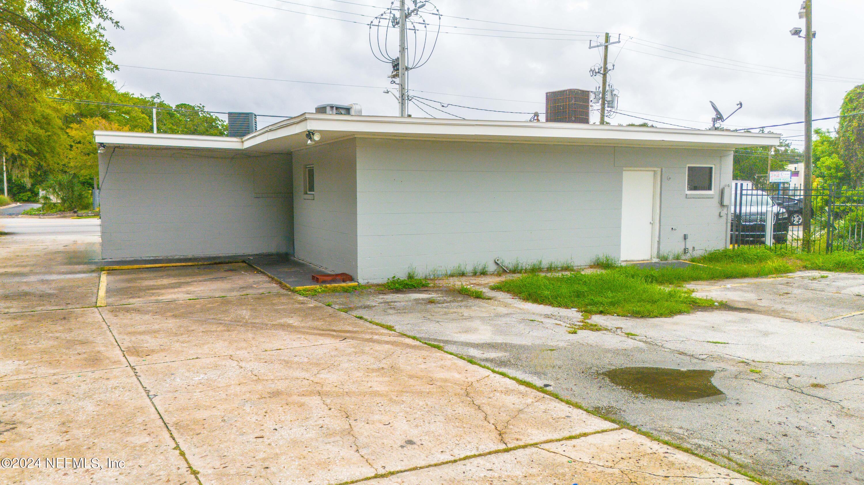 7736 Lem Turner Road Property Photo 2