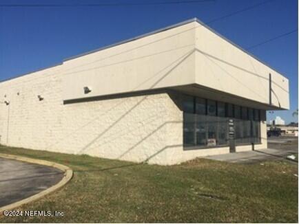 1040 Edgewood Avenue N Property Photo 2