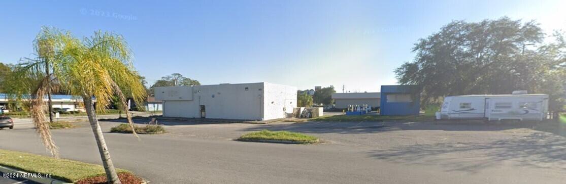 1040 Edgewood Avenue N Property Photo 6