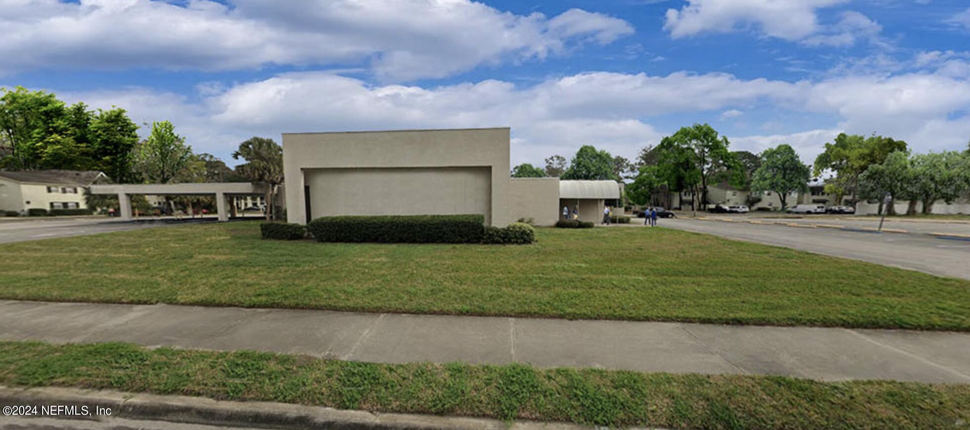 5730 University Boulevard Property Photo 1