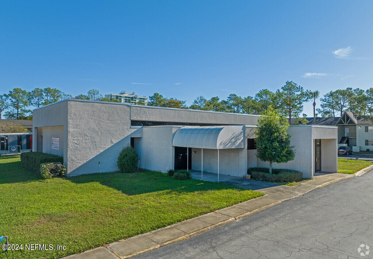 5730 University Boulevard Property Photo 7