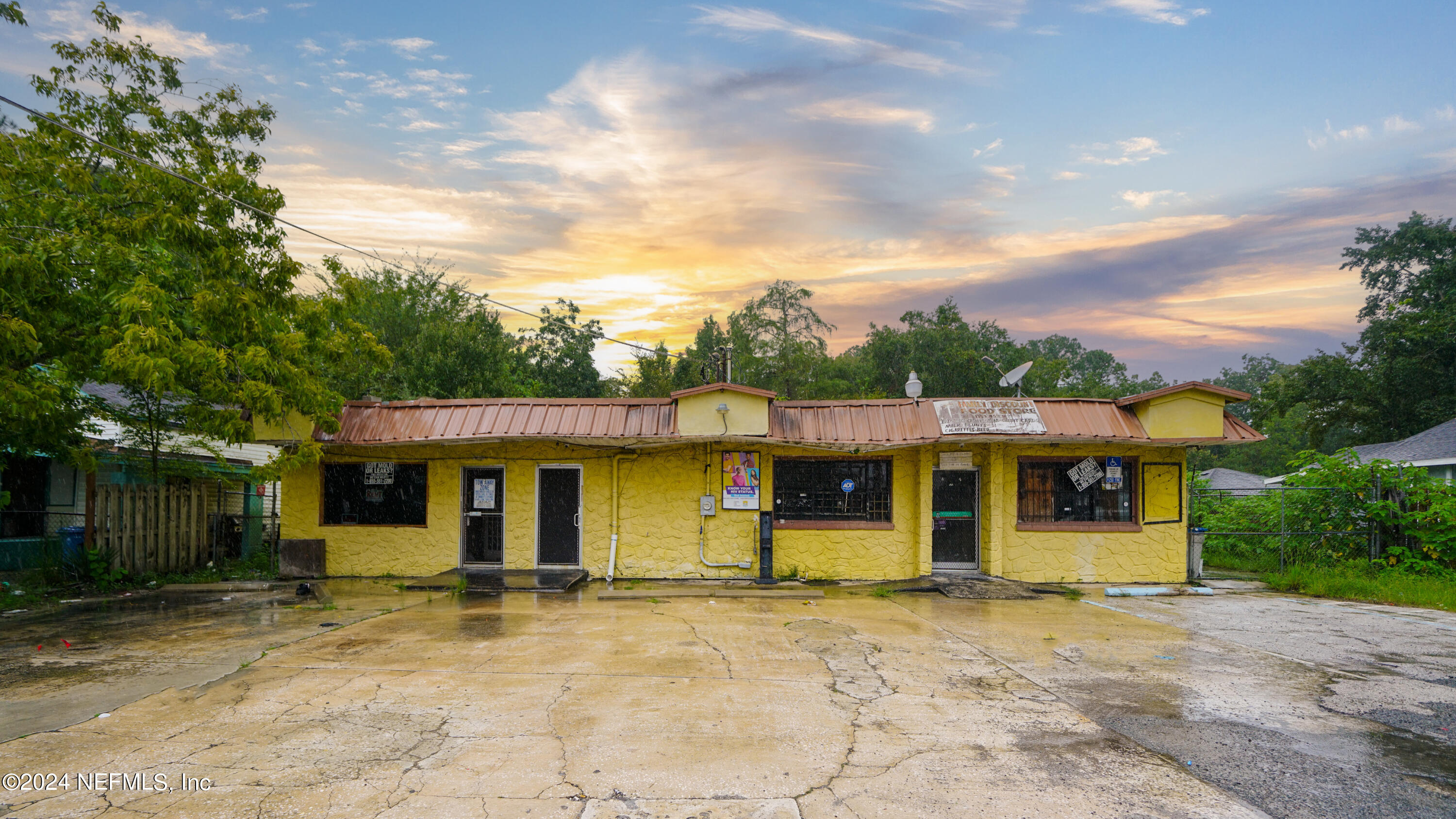 1755 W 45th Street Property Photo 1
