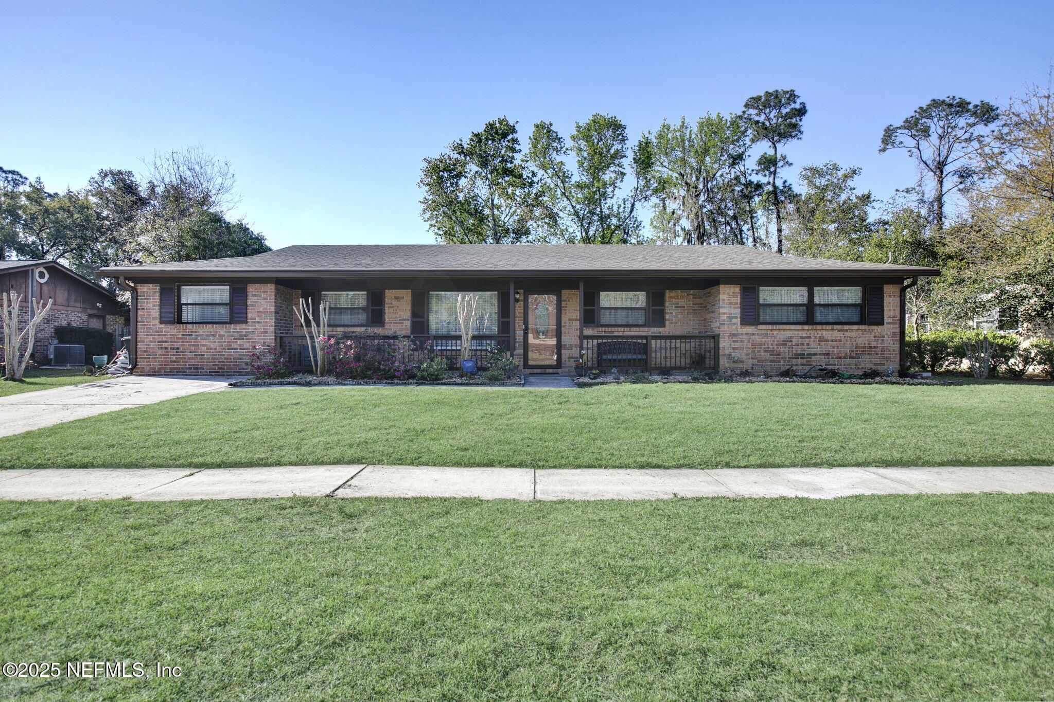 1112 Grove Park Drive S Property Photo 1