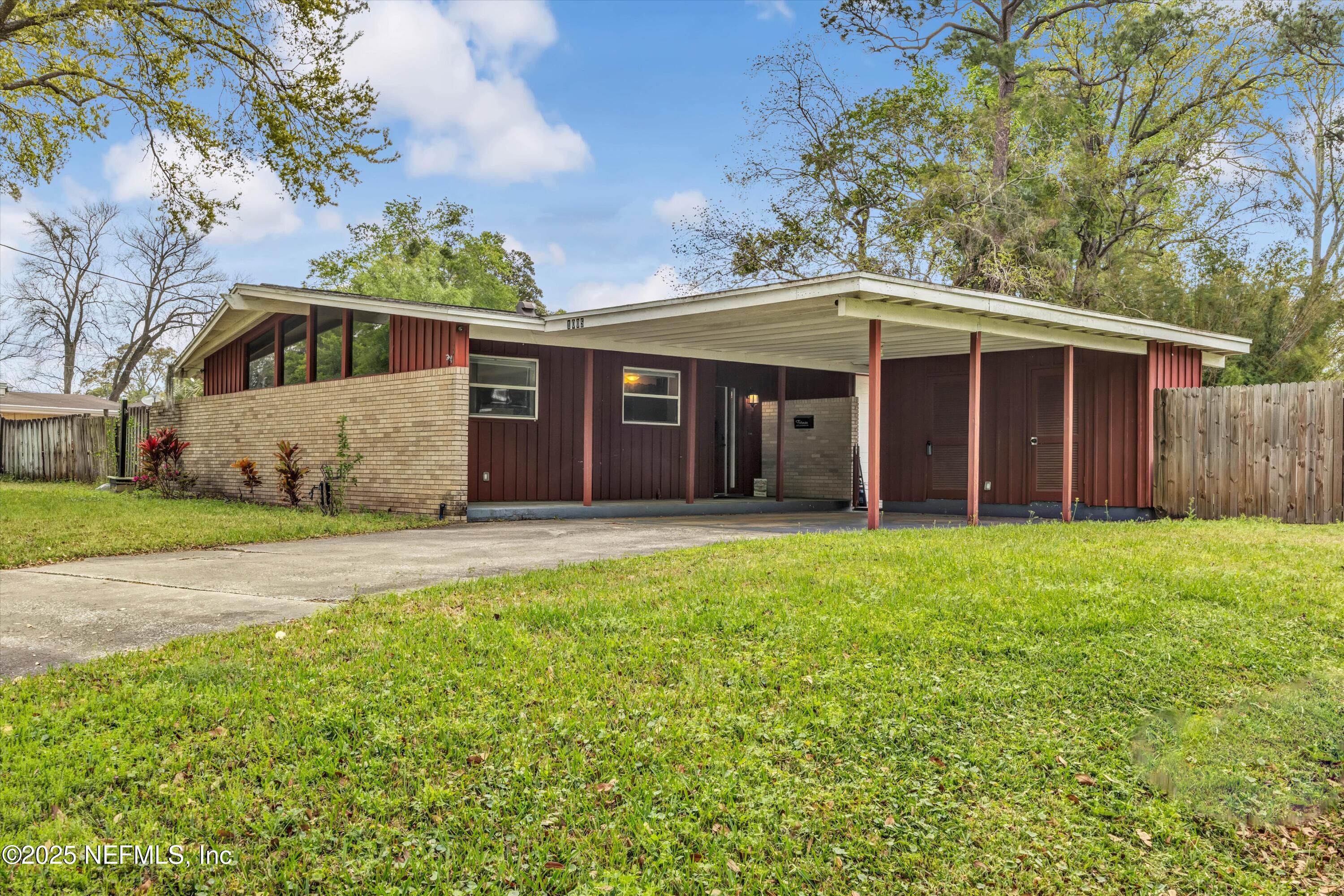 1005 Las Robida Drive Property Photo 1