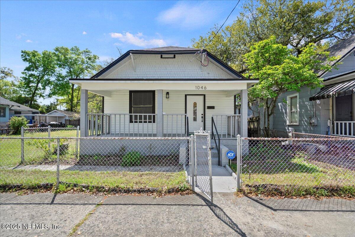 1046 E 13th Street Property Photo 1