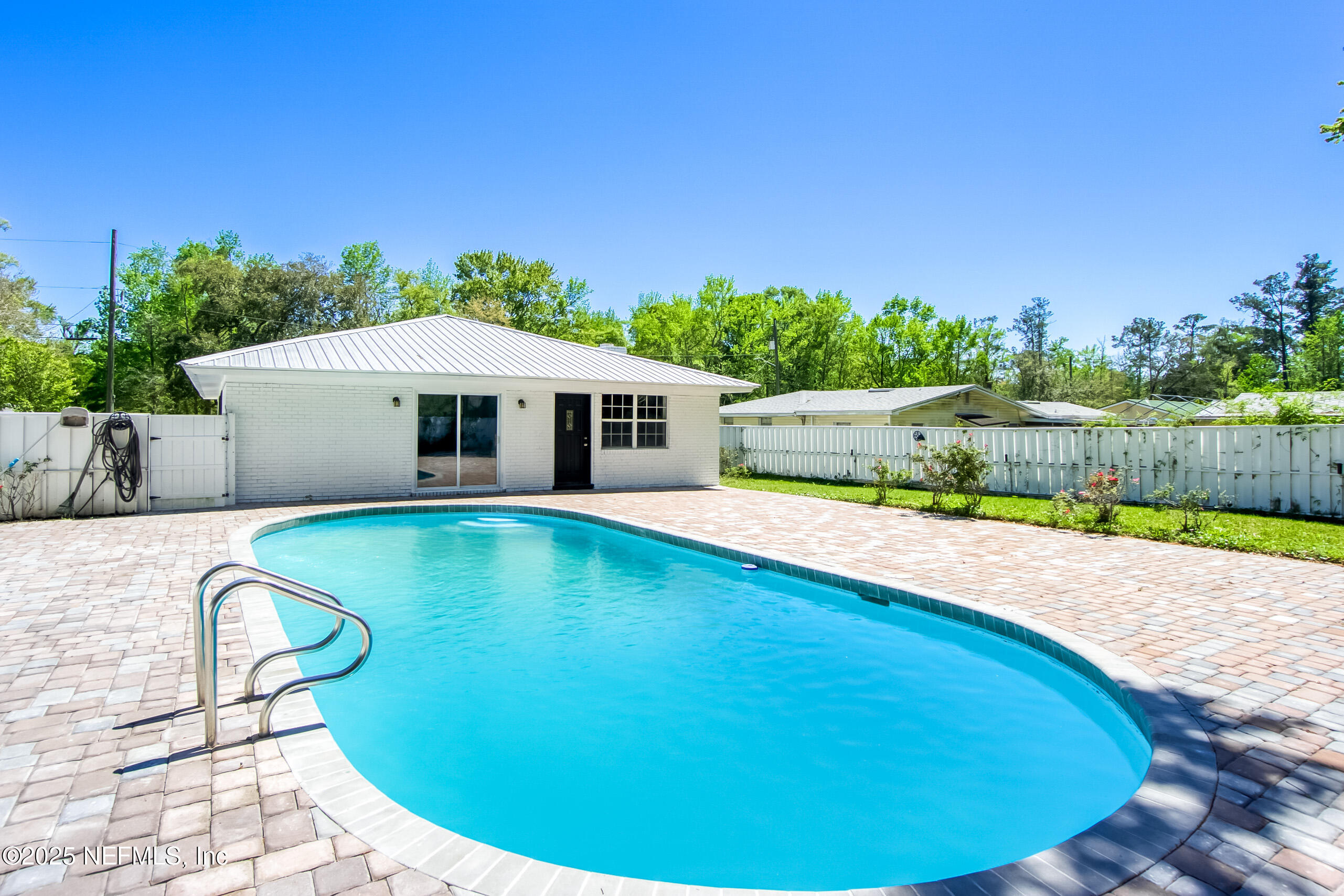11084 Ker-del Road Property Photo 1