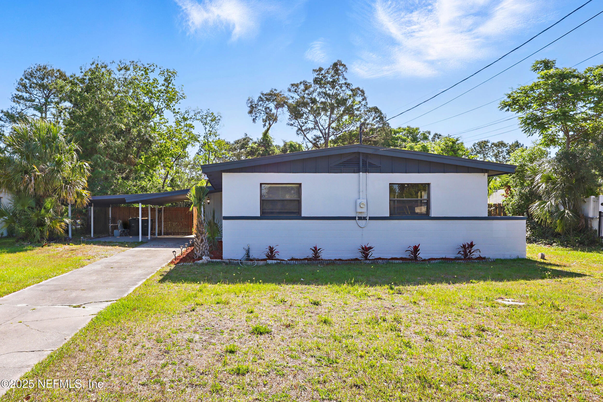 1845 Hawaii Drive E Property Photo 1