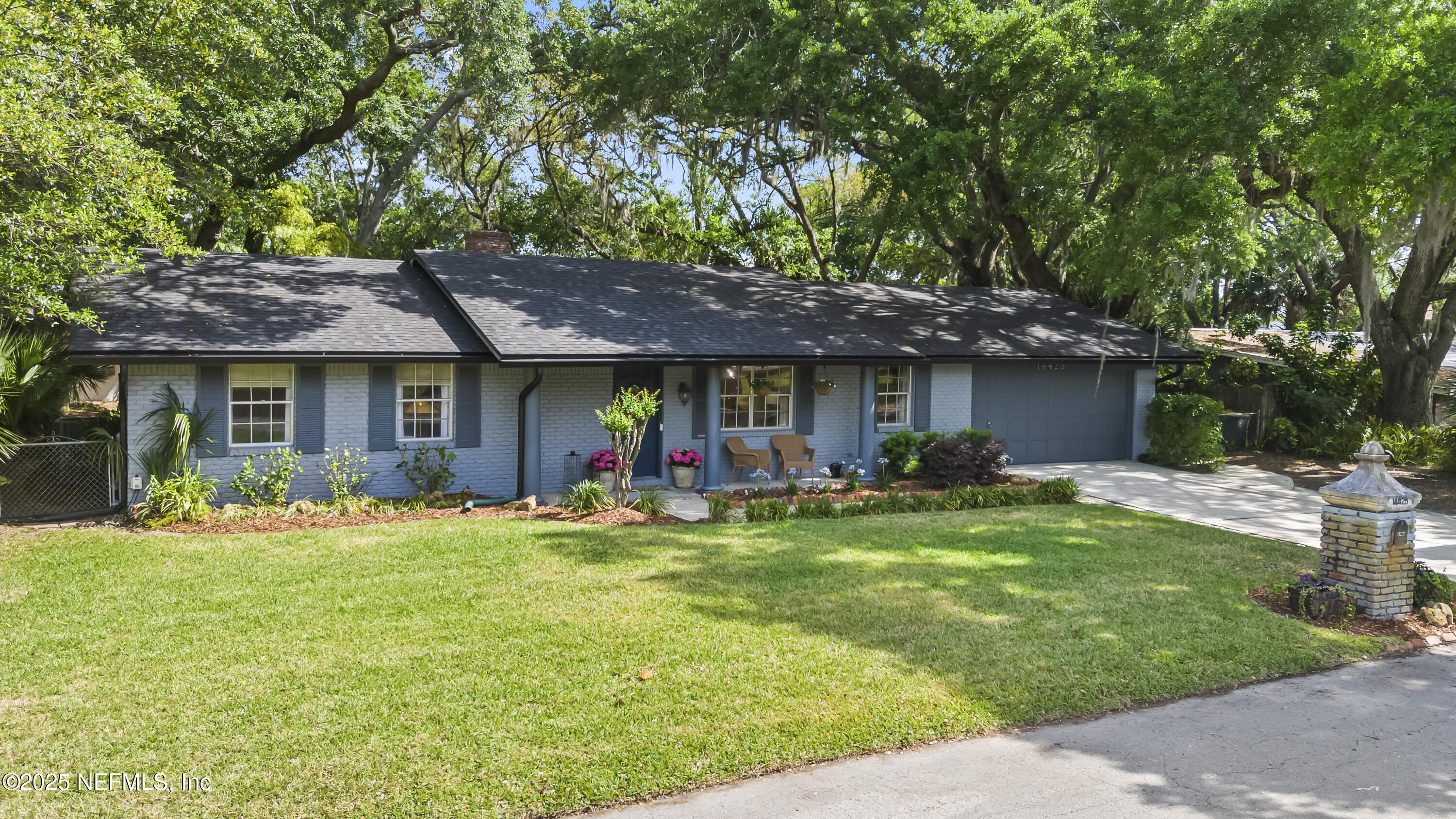 14425 Aqua Vista Road N Property Photo 1