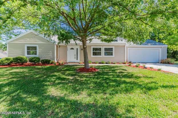 2189 The Woods Drive E Property Photo 1