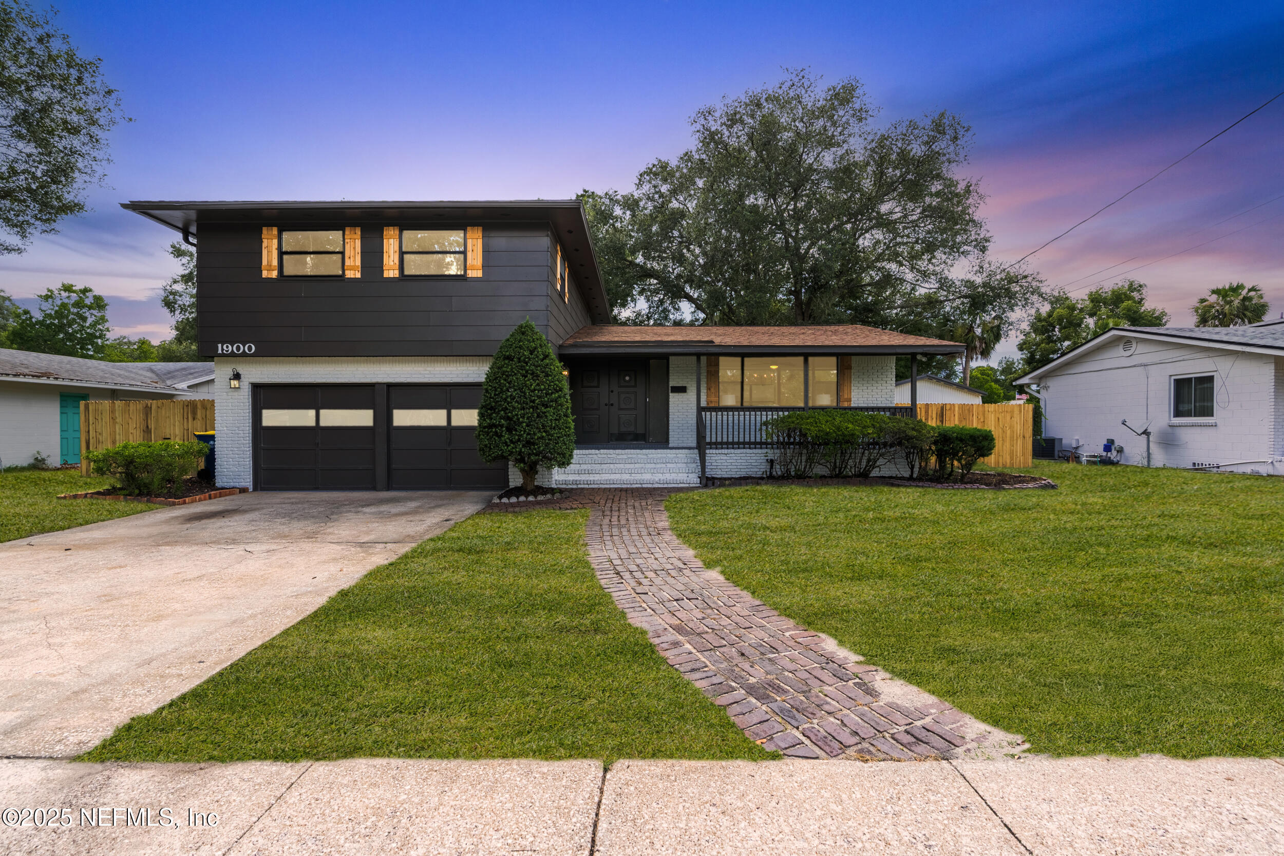 1900 Dalamon Street Property Photo 1