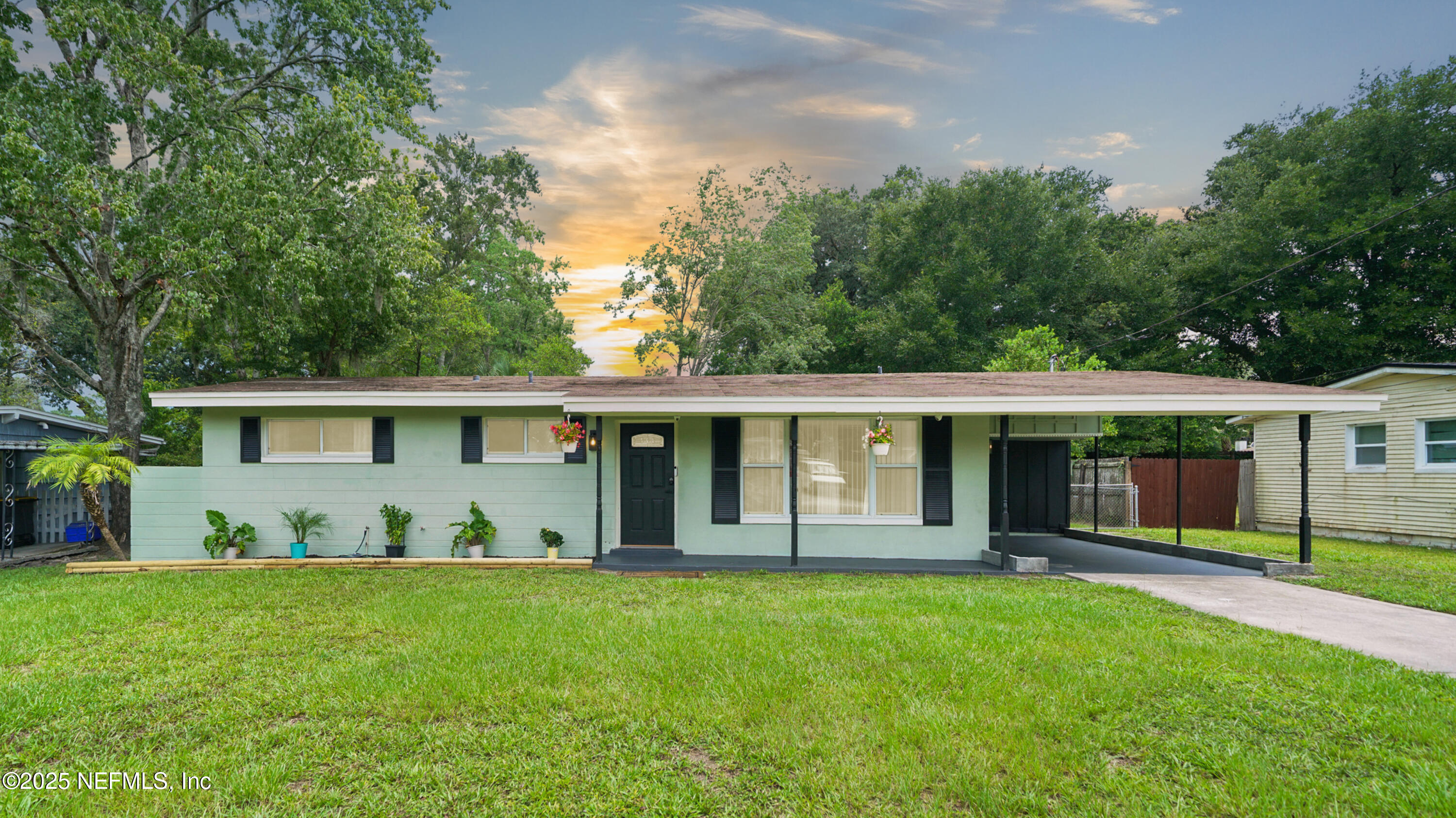 2137 La Valle Drive Property Photo 1