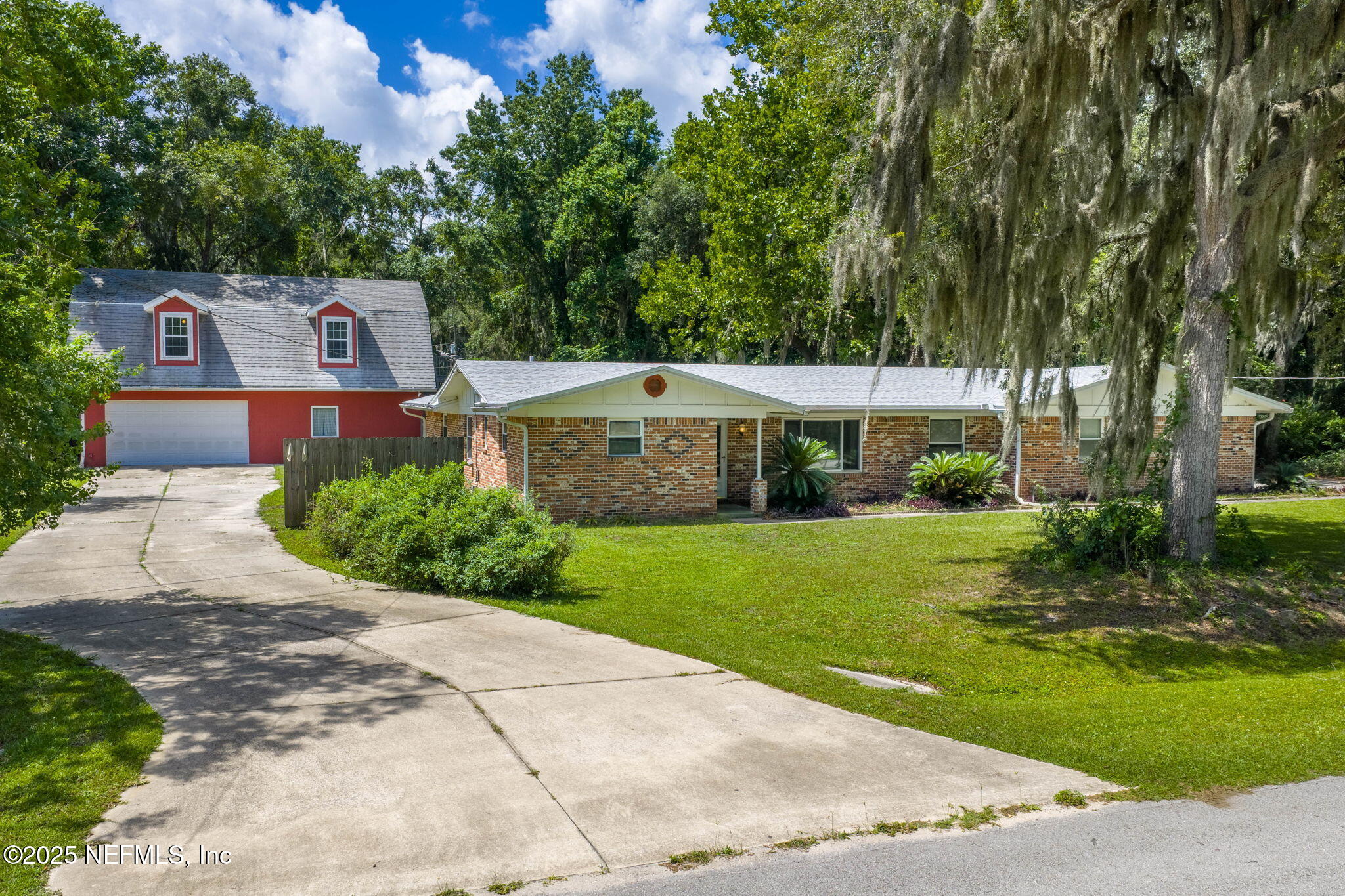 136 Hollywood Forest Drive Property Photo 1