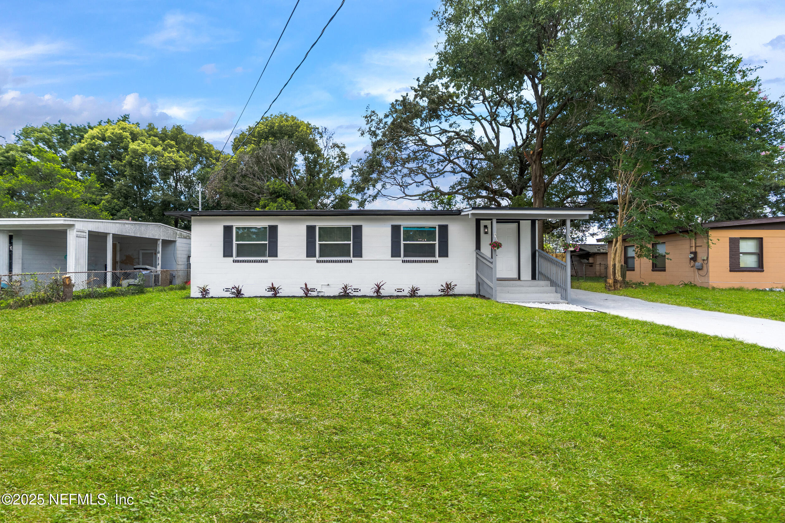 10216 Elmhurst Drive Property Photo 1