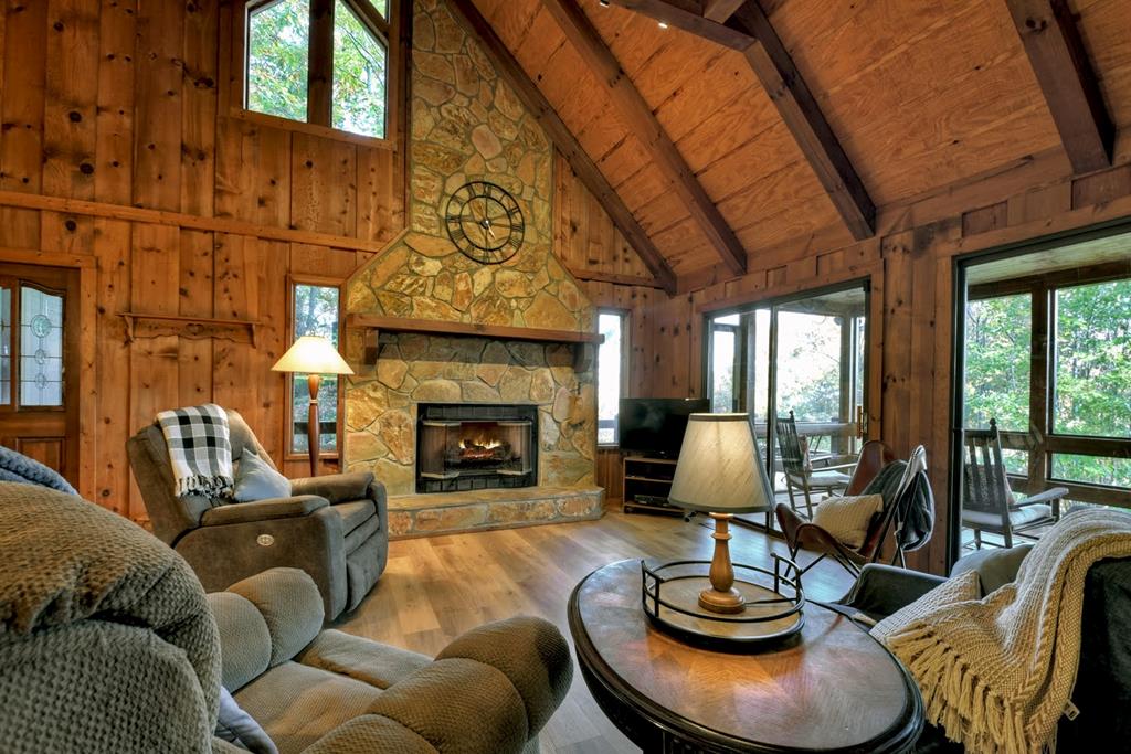 392 Eagles Nest Mountain Road Property Photo 3