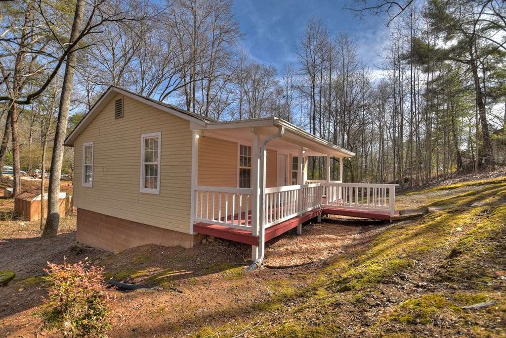 1595 Tennis Court Road Property Photo 3