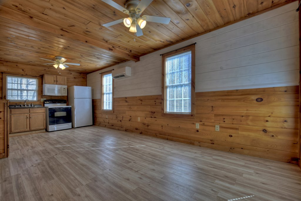 1595 Tennis Court Road Property Photo 5