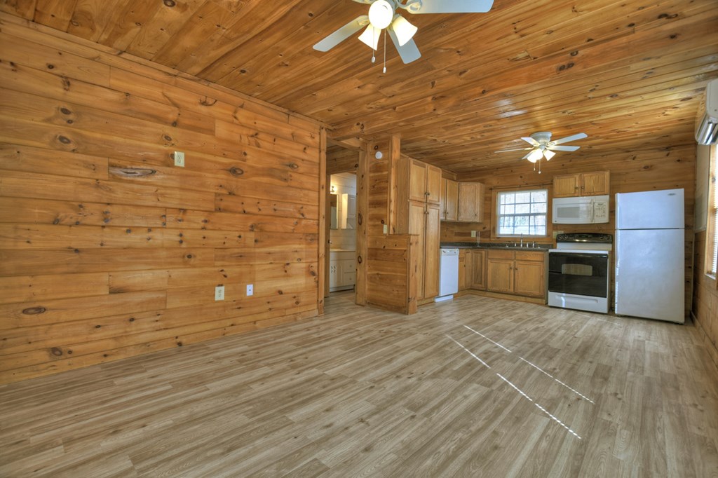 1595 Tennis Court Road Property Photo 6