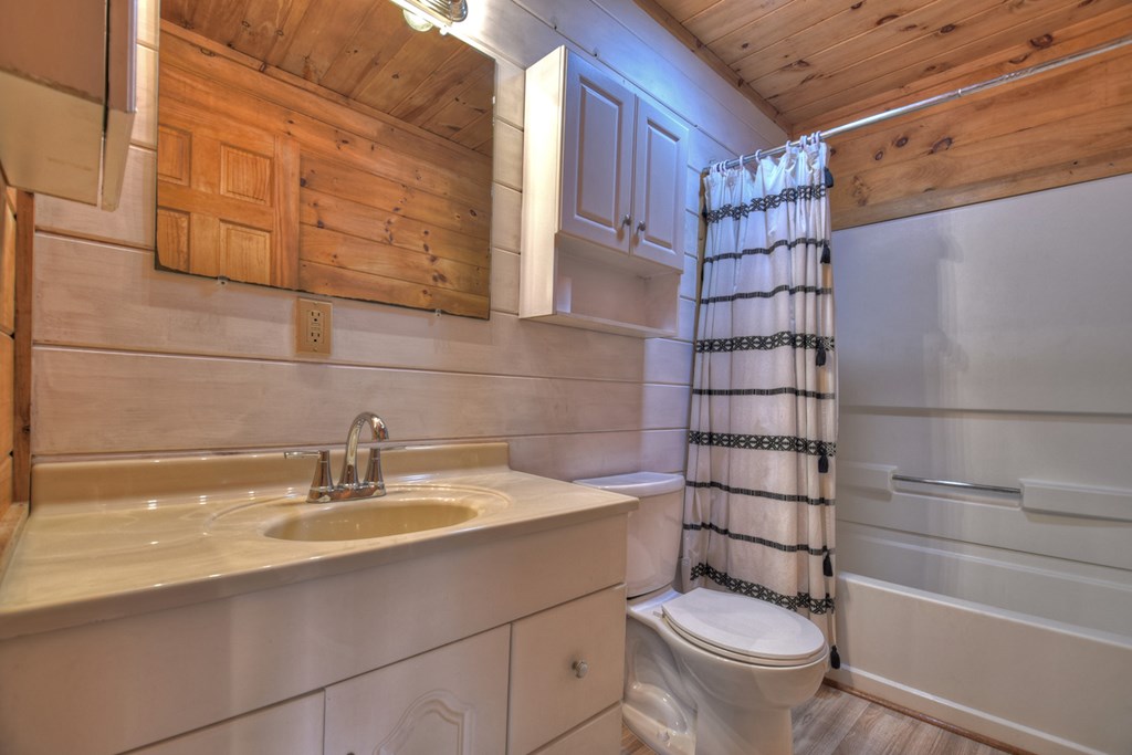 1595 Tennis Court Road Property Photo 14