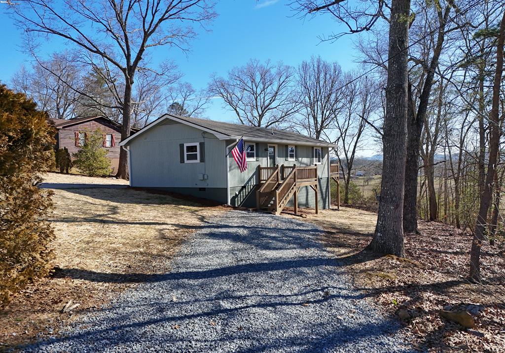 700 Lakeview Circle Property Photo