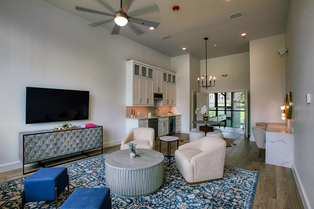 1019 Hardscrabble Road Property Photo 10