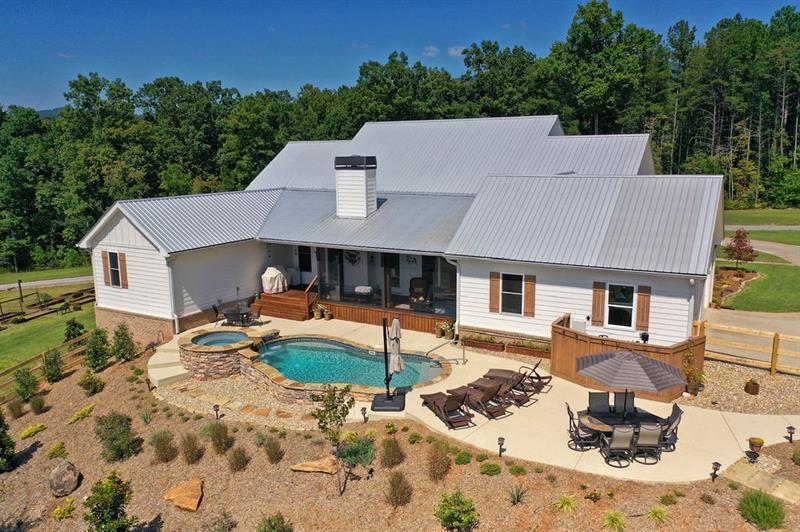 5585 Cove Road Property Photo