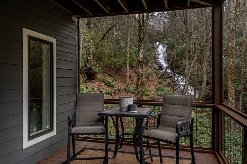 185 Huckleberry Cove Drive Property Photo 8