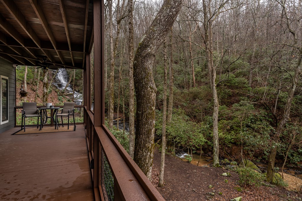 185 Huckleberry Cove Drive Property Photo 12
