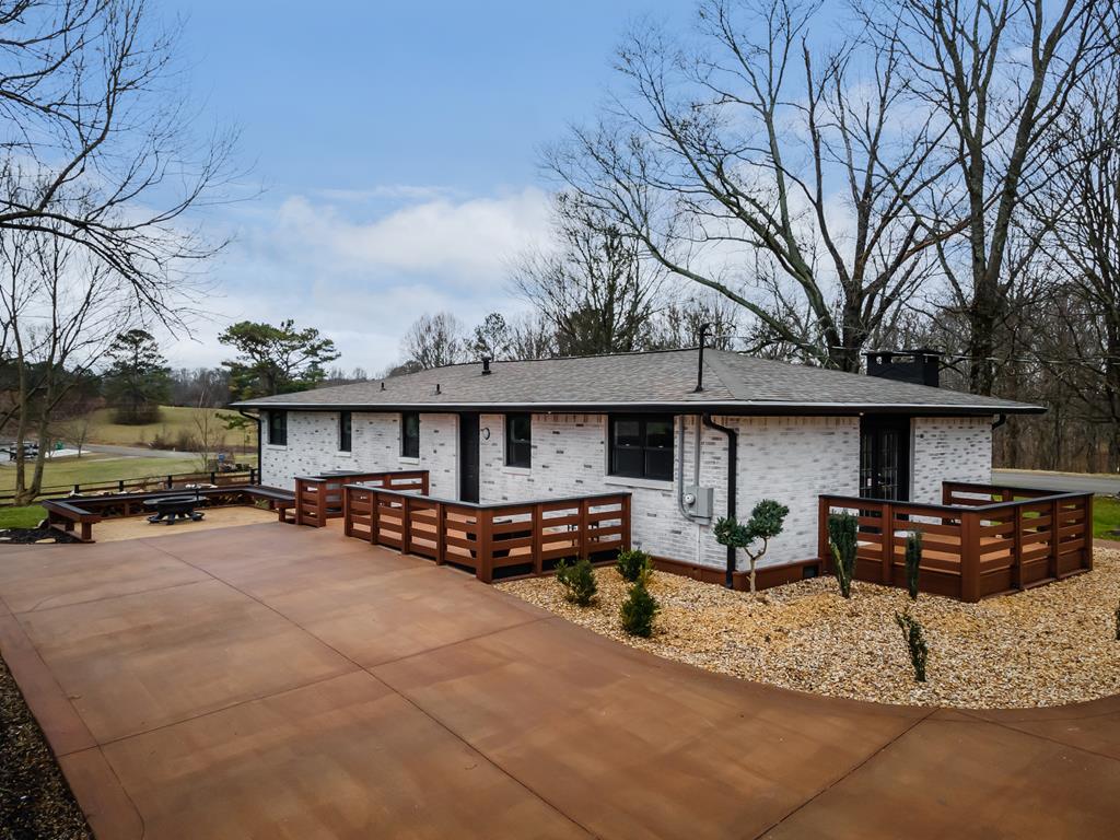 9351 Henderson Mountain Road Property Photo 1