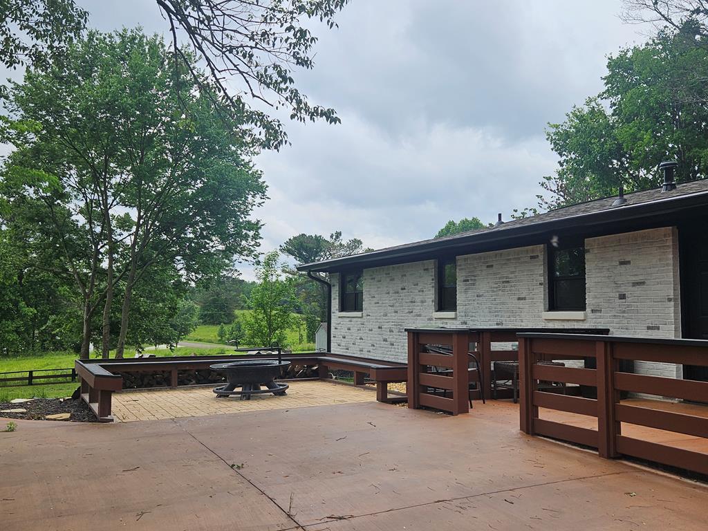 9351 Henderson Mountain Road Property Photo 2