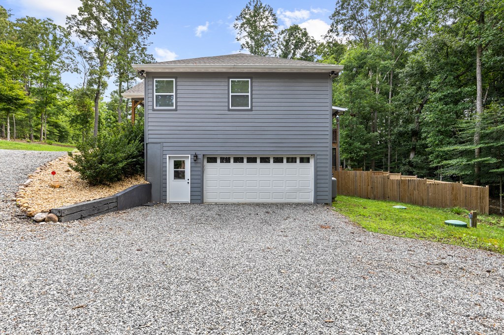 101 Christian Court Property Photo 29