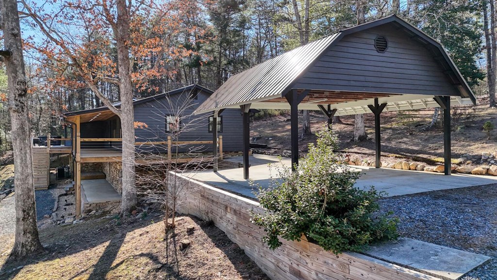 11 Collins Hollow Cove Property Photo 10