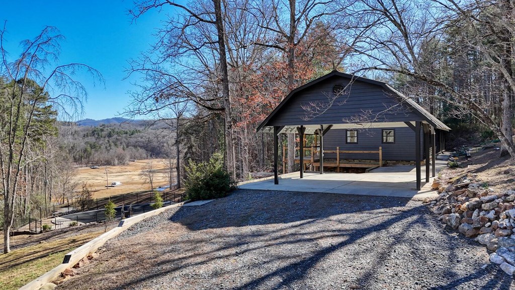 11 Collins Hollow Cove Property Photo 12
