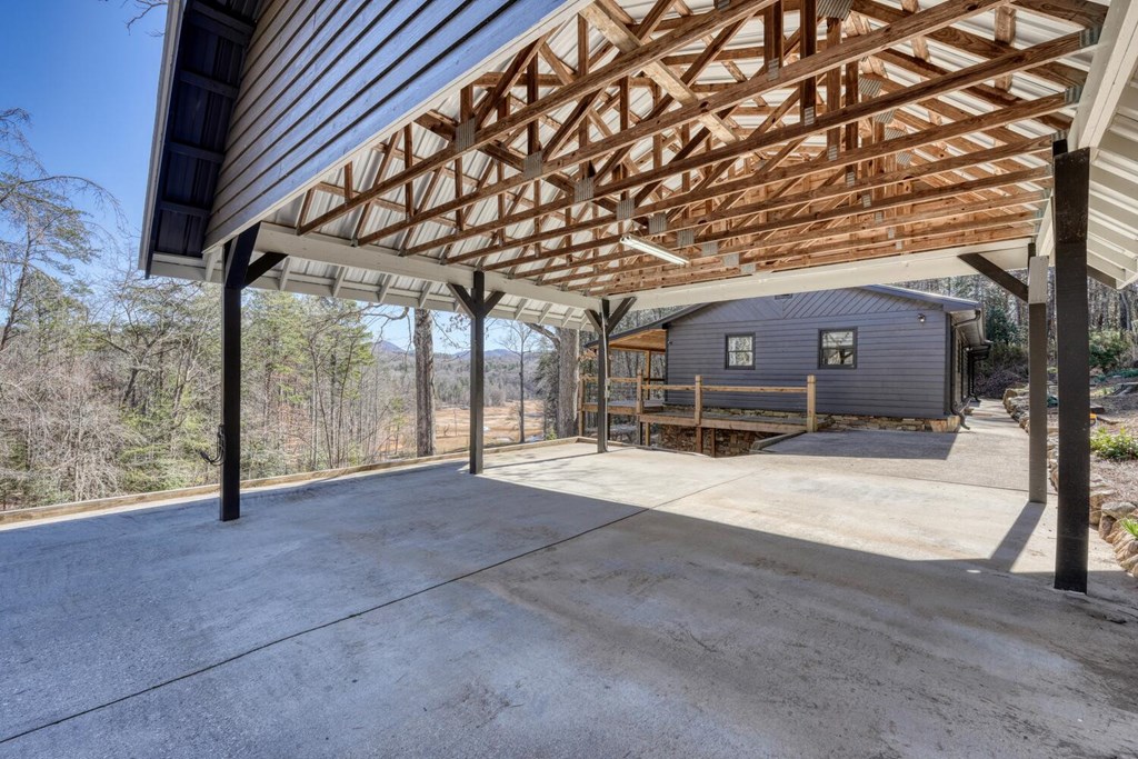 11 Collins Hollow Cove Property Photo 15